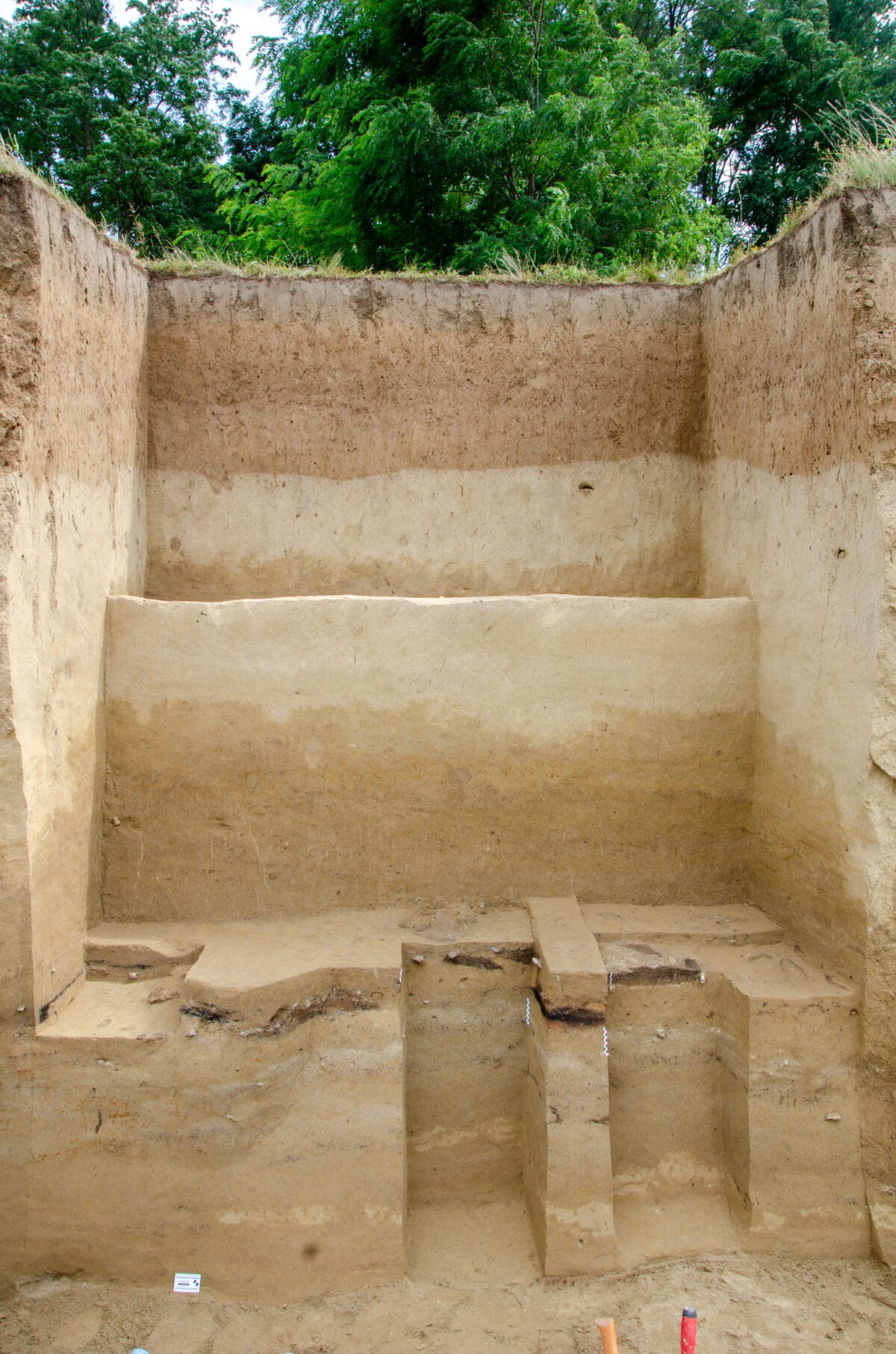 The large fireplace 1 covered by 2.5 meters of loess sediments.